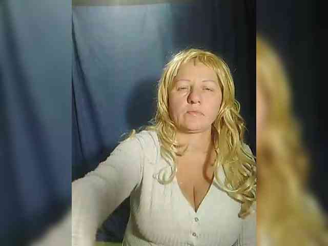 FameLara webcam