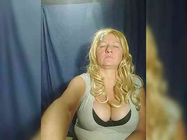 FameLara webcam