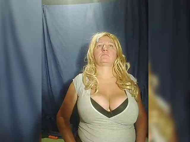 FameLara webcam