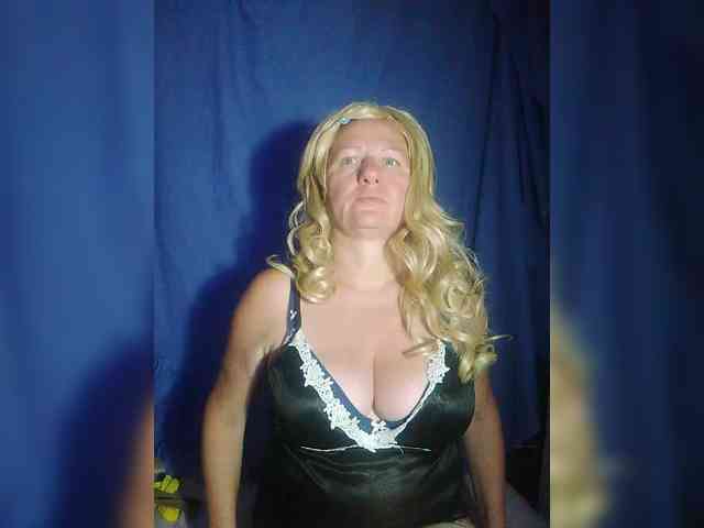 FameLara webcam