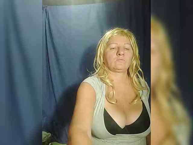 FameLara webcam