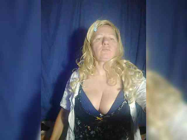 FameLara webcam