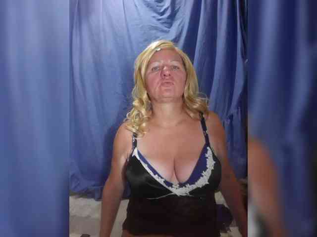 FameLara webcam