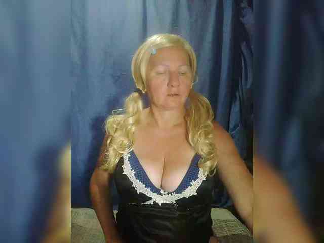 FameLara's webcam live show