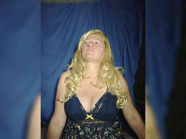 FameLara webcam
