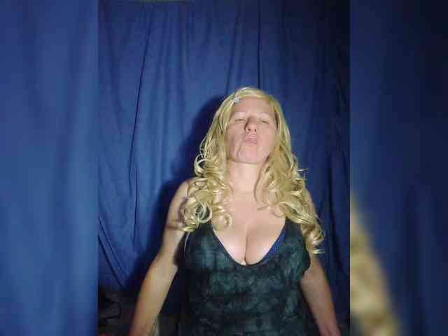 FameLara webcam