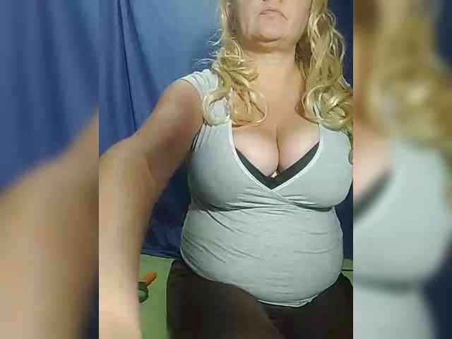 FameLara webcam