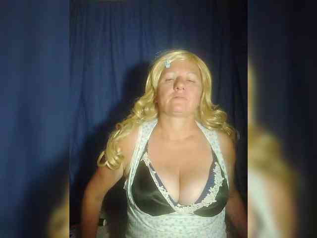 FameLara webcam