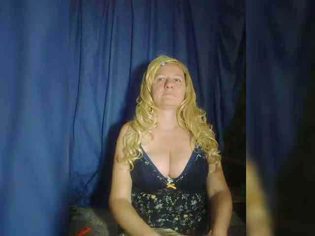 FameLara webcam
