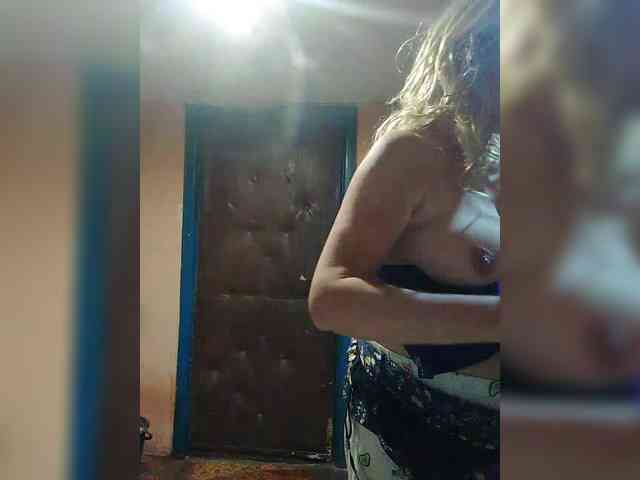 FameLara webcam