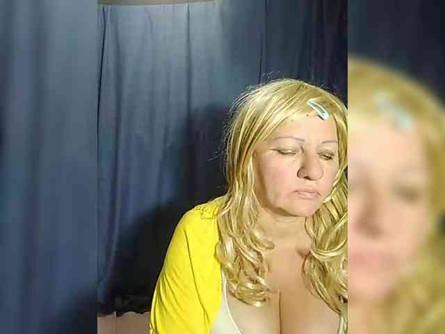 FameLara webcam