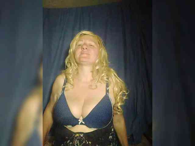 FameLara webcam