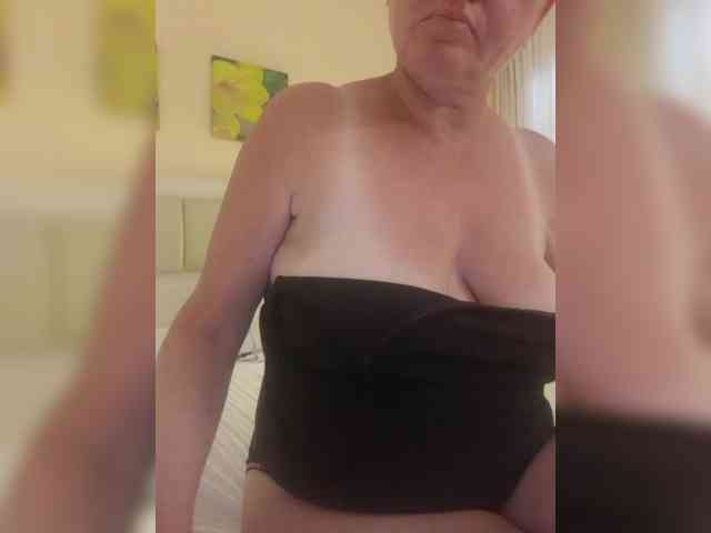 FameLara webcam