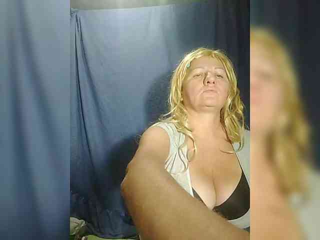 FameLara webcam