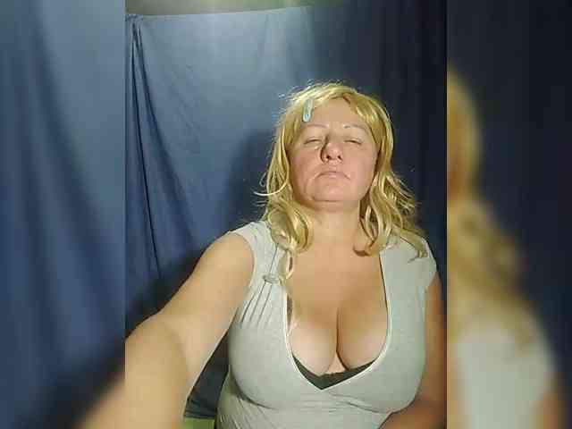 FameLara webcam