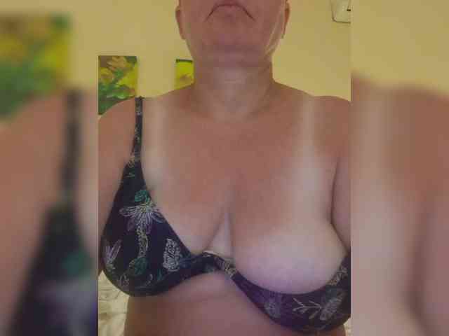 FameLara webcam