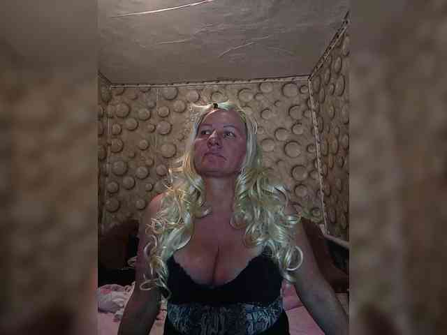 FameLara Live Webcam on BongaCams