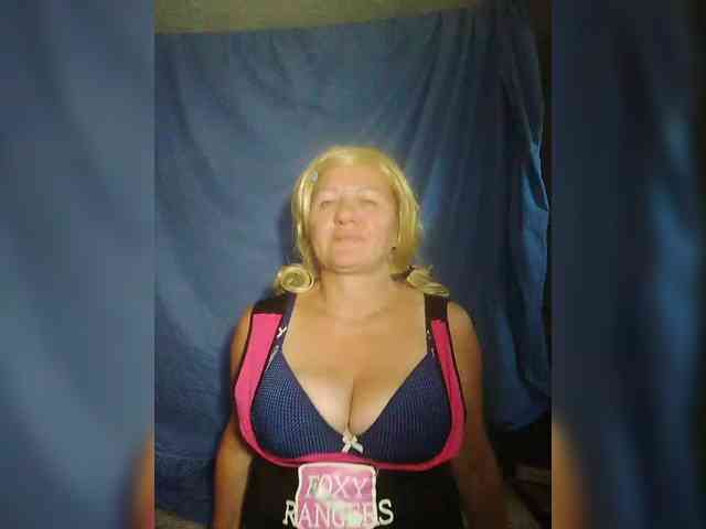 FameLara webcam