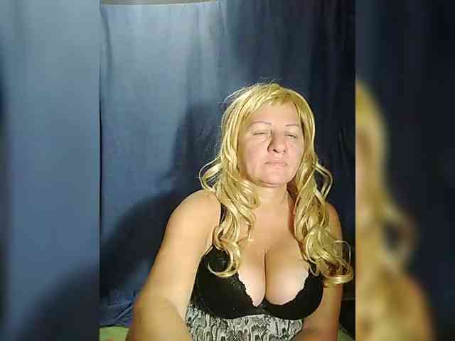 FameLara webcam