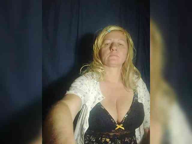 FameLara webcam