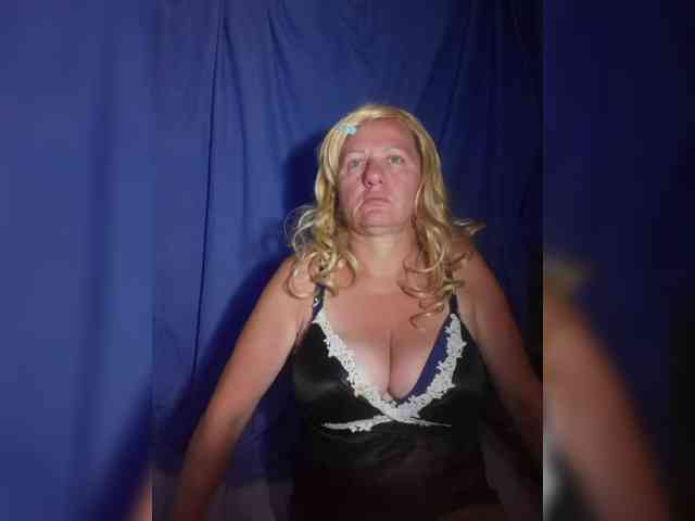 FameLara webcam