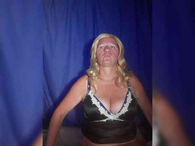 FameLara webcam