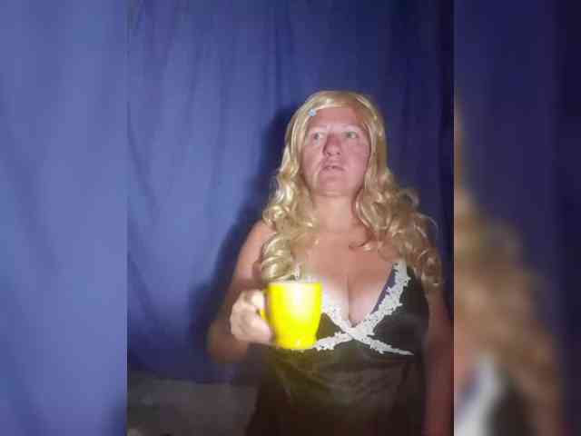 FameLara webcam