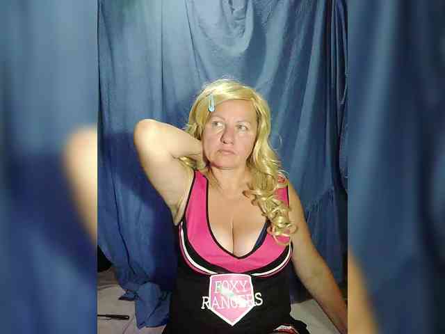 FameLara webcam