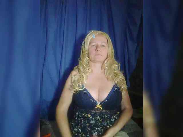 FameLara webcam