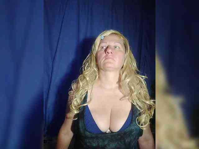 FameLara webcam