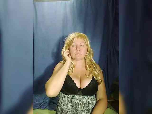 FameLara webcam