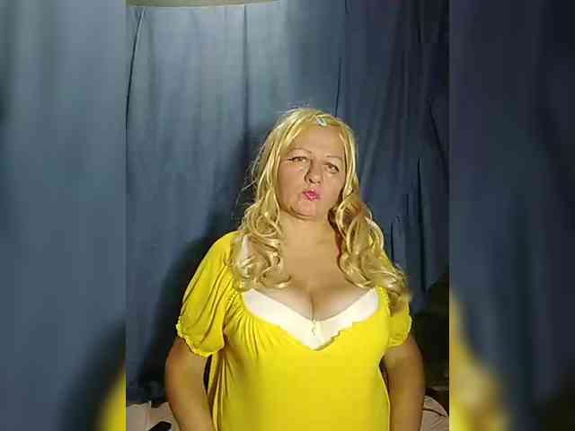 FameLara webcam
