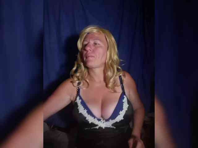 FameLara webcam