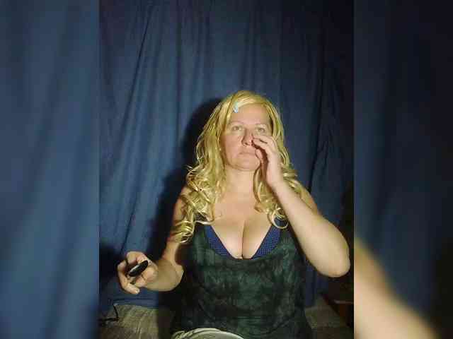 FameLara webcam