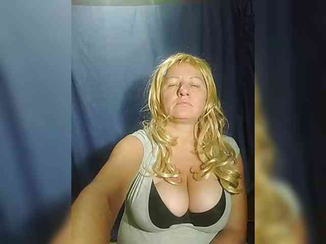 FameLara webcam
