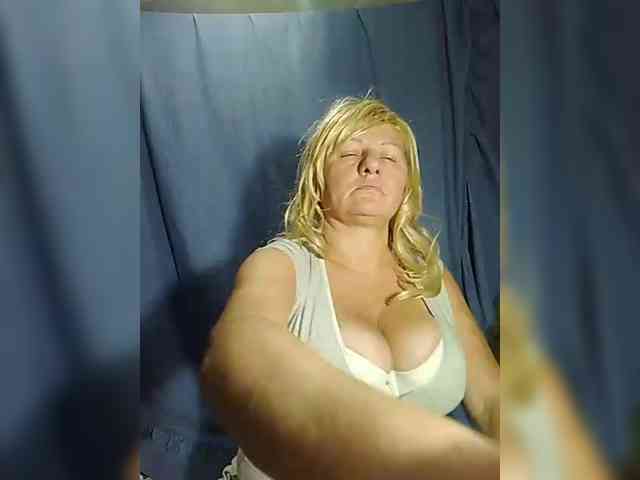 FameLara webcam