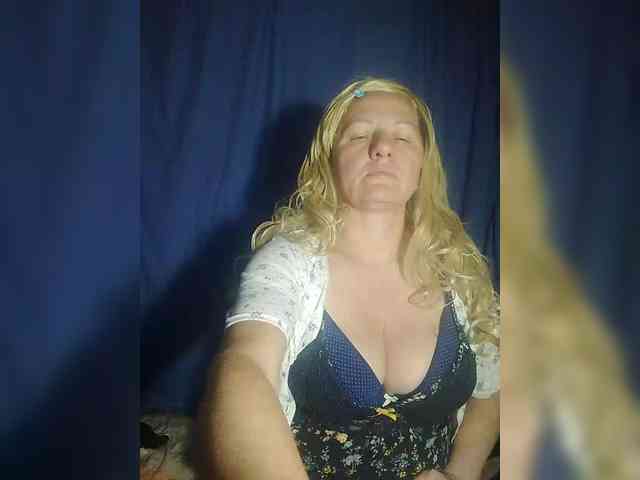 FameLara webcam