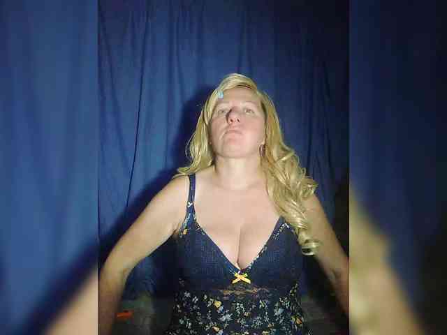 FameLara webcam