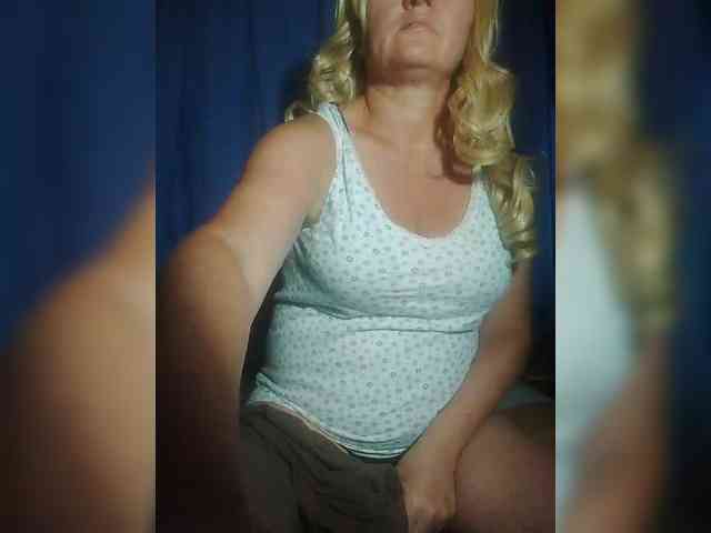 FameLara webcam