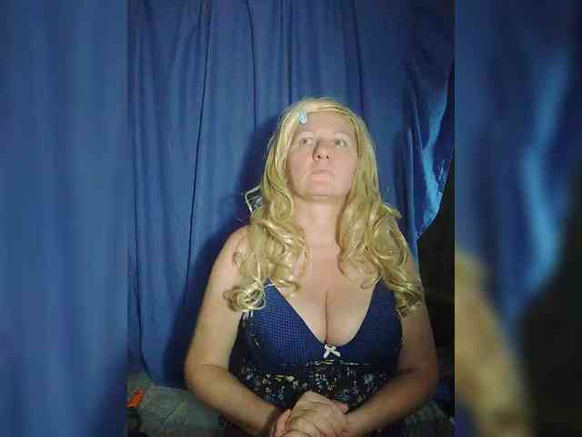 FameLara webcam