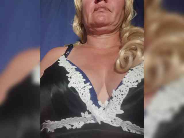 FameLara webcam