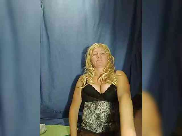 FameLara webcam
