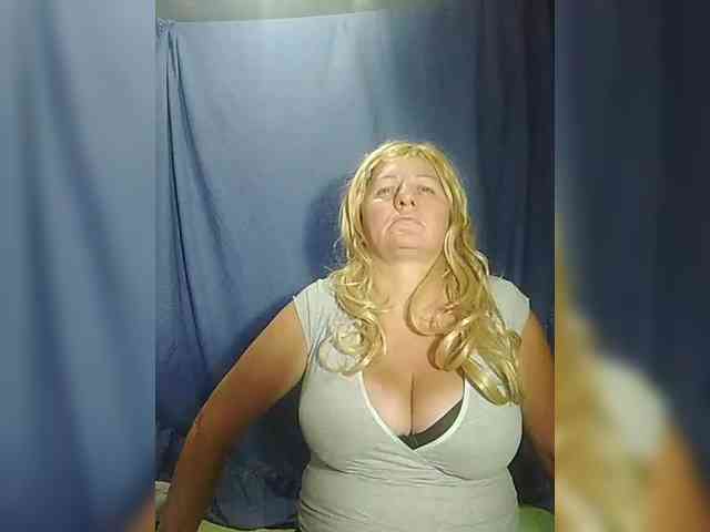 FameLara webcam