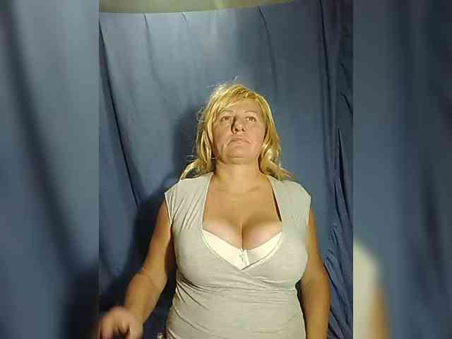FameLara webcam