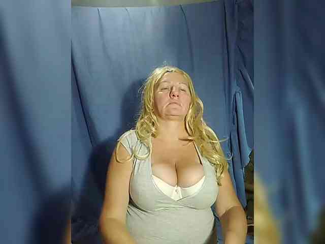 FameLara webcam