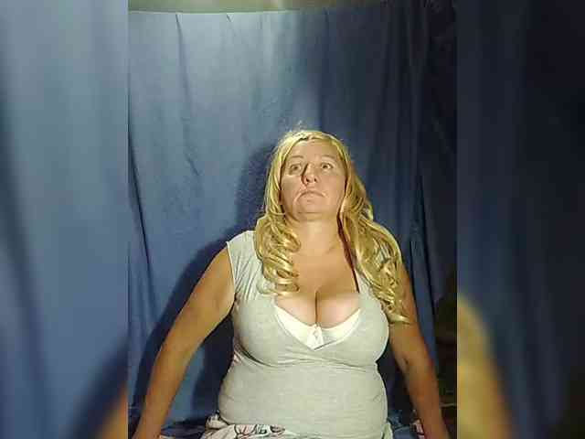 FameLara webcam
