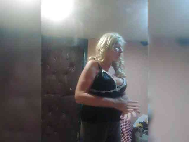 FameLara webcam