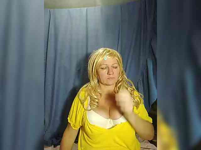 FameLara webcam