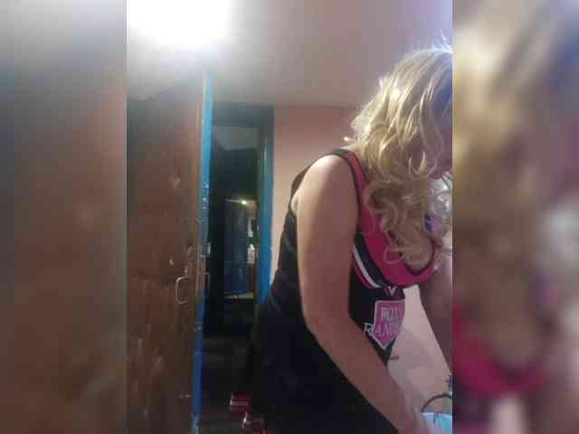 FameLara webcam