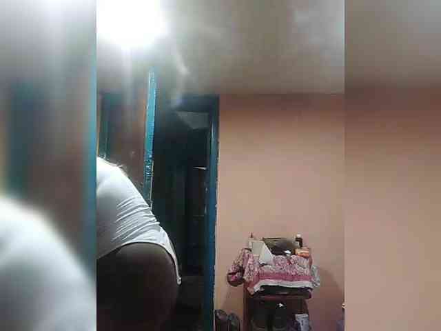 FameLara webcam